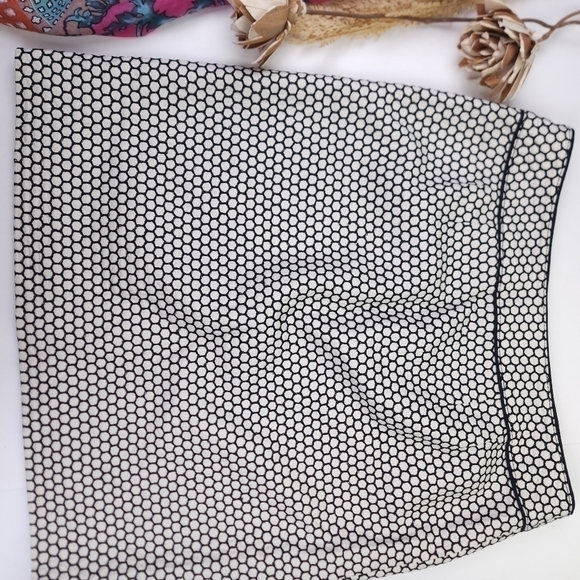 Ann Taylor Patterned Skirt Sz 8 - Picture 8 of 9